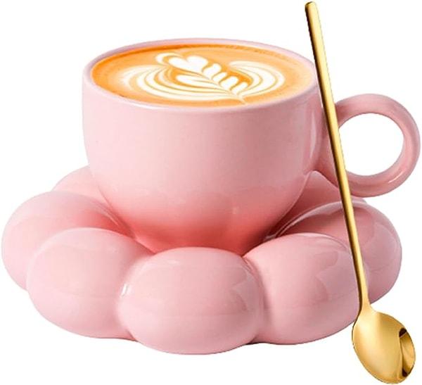 6. Kaşıklı kahve kupasının tatlılığına bakar mısınız?