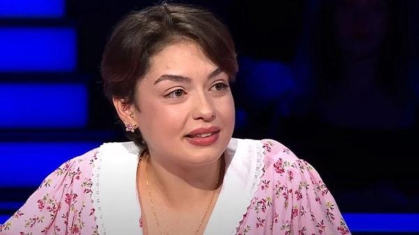 Dün akşam tüm Türkiye yüreği ağzında ATV ekranlarında yayınlanan Kim Milyoner Olmak İster? yarışmasını izledi. Çünkü 19 yaşındaki Rabia Birsen Göğercin 1 Milyon TL'lik soruyu açtıran 5. yarışmacı olmuştu.