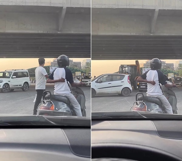 O görüntüde, kırmızı ışıkta bekleyen bir motosiklet sürücüsünün sırtını kaşıma çabasına yardım eden bir şoför görülüyor.