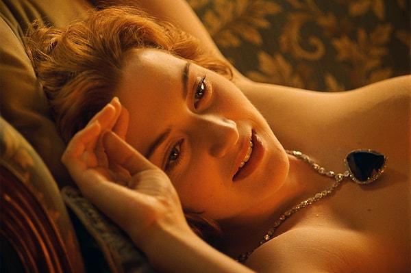 Kate Winslet, 26 yıl önce James Cameron'ın ödüllü filmi Titanic'te Rose DeWitt karakteriyle en unutulmaz sahnelerden birine imza atmıştı.