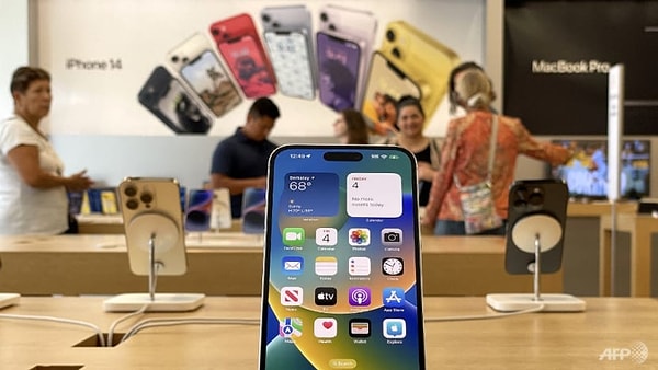 Tuşlu telefonlarıyla tarihe damga vuran Nokia, Apple'ı fiyat konusunda eleştirdi ve kendi cihazını iPhone 15 ile karşılaştırdı.