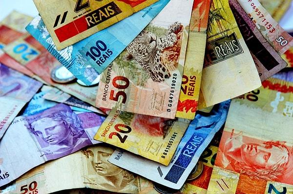 3. Brezilya para birimi 20. yüzyılda sekiz kez değişmiştir.