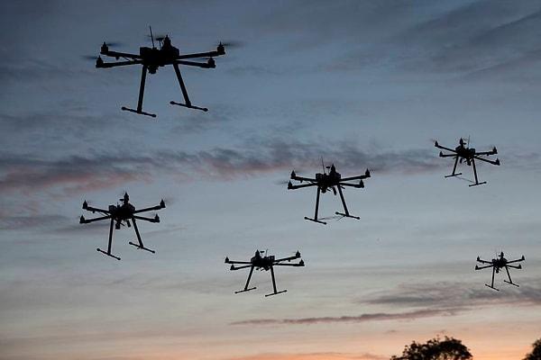 ABD'nin bu hamlesinin yanı sıra Hicks, Pentagon'un da binlerce drone satın almayı planladığını ifade etti.