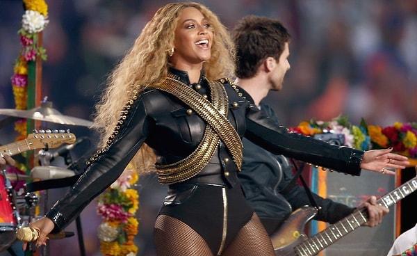 Which song did Beyoncé perform at the Super Bowl 50 halftime show?