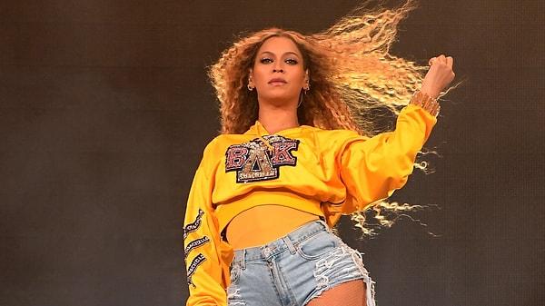 Beyoncé headlined which major music festival in 2018, resulting in the performance being nicknamed "Beychella"?
