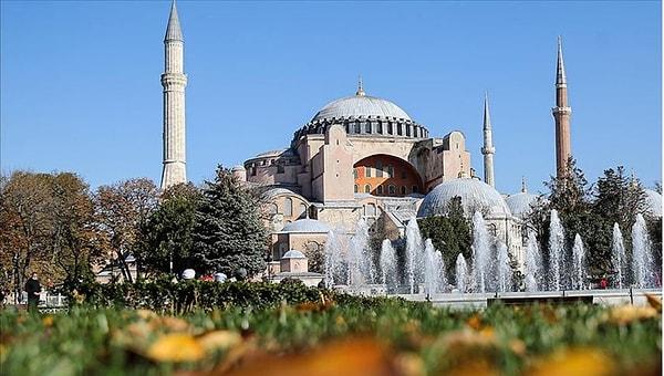 Dünyanın en eski katedrali olan Ayasofya, İstanbul'un en önemli simgelerinden bir tanesi.