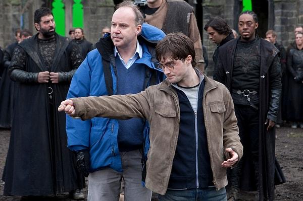 Yönetmen koltuğunda Harry Potter serisi ile tanınan David Yates oturuyor.