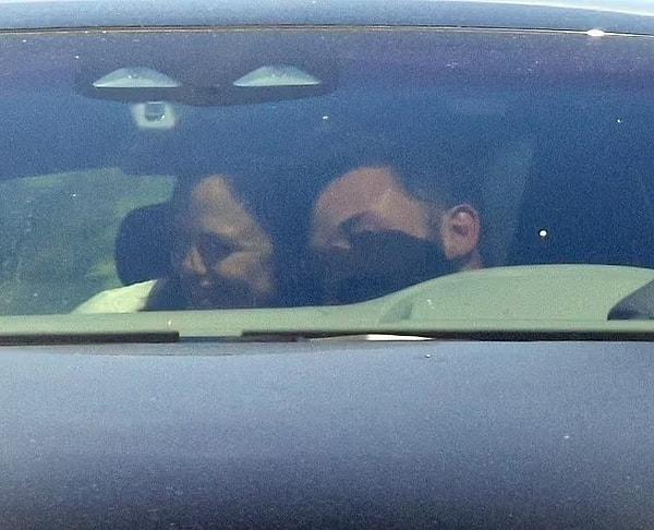 Çocukları için hafta sonunu birlikte geçiren Affleck ve Garner, araç içinde samimi bir şekilde kameralara yakalandı.