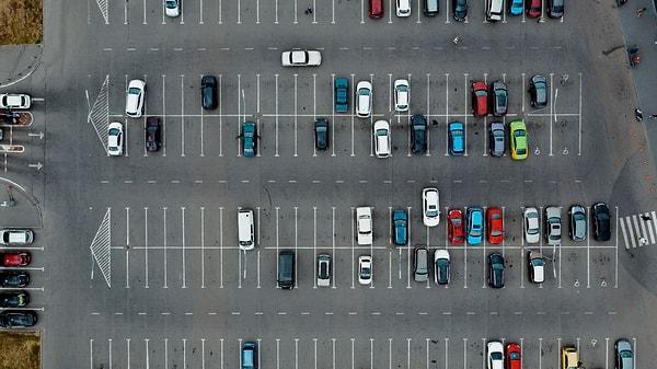 Yeni ehliyet alanların en büyük sorunlarından bir tanesi elbette park etmek.