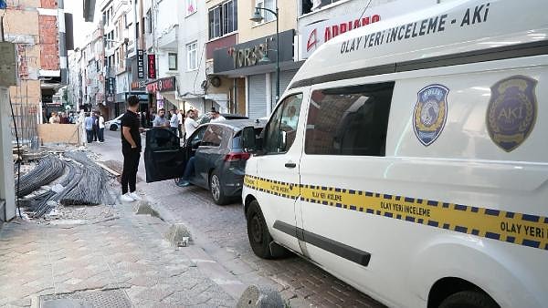 Hastanede yapılan tüm müdahalelere rağmen Nuri Yaşar’ın hayatını kaybettiği Yusuf Yaşar’ın ise tedavisinin hastanede devam ettiği öğrenildi. Polis, motosikletli saldırganların yakalanması için geniş çaplı soruşturma başlattı.