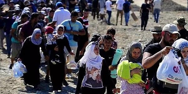 “Bu süre uzatılmayacaktır. 24 Eylül 2023 itibarıyla Valiliğimiz tarafından yapılacak denetimlerde, İstanbul’da yasal kalış hakkı olmadığı halde kendilerine tanınan süre sonunda ilimizden ayrılmadığı tespit edilen geçici koruma kapsamındaki Suriye uyruklu yabancılar, Geçici Barınma Merkezlerine alınarak, kayıtlı oldukları illerde kalmaları amacıyla 6458 Sayılı Yabancılar ve Uluslararası Koruma Kanunu ve Geçici Koruma Yönetmeliği kapsamında idari yükümlülükler getirilerek öngörülen yaptırımlar uygulanacaktır.”