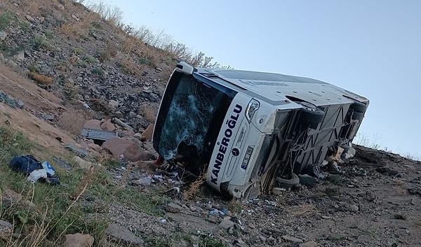 Horasan-Erzurum kara yolunda, 'Kanberoğlu' firmasına ait yolcu otobüsü şarampole devrildi.