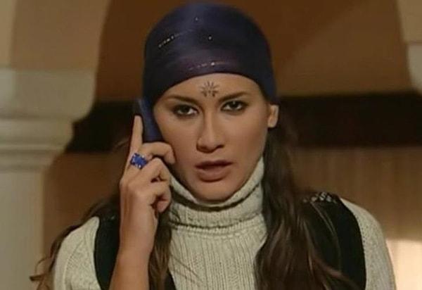 2003 yılında ise Fatma Girik, Meltem Cumbul ve Burak Hakkı ile birlikte 2 sezon yayınlanan Gurbet Kadını dizisinde rol almıştı. Çekimlerin çoğu Şanlıurfa'da gerçekleşen dizide kötü bir karakter olan Zeliha karakterini canlandırmıştı.