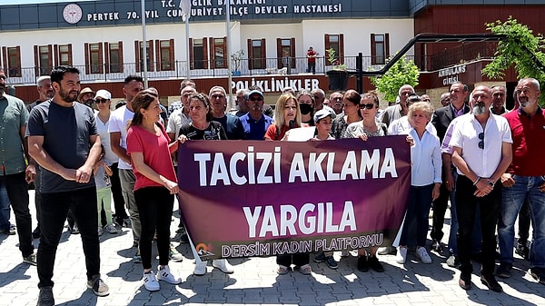 A.K. ifadesinde, odaya gelen İ.Ö.K.'nin göğüslerini sıkıp bıraktığını, daha sonra iç çamaşırını sıyırarak cinsel bölgesine parmakla saldırıda bulunduğunu anlattı.