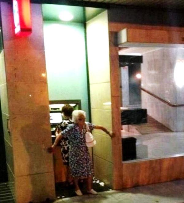 1. "ATM güvenliği. Seviye: Büyükanne"