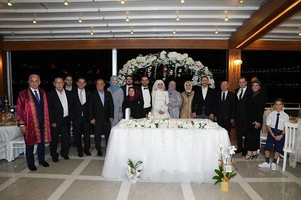 Üç önemli isim, Büşra Özdemir ve Safa Aslan Surmen çiftinin nikah töreninde şahitlik görevini üstlendi.
