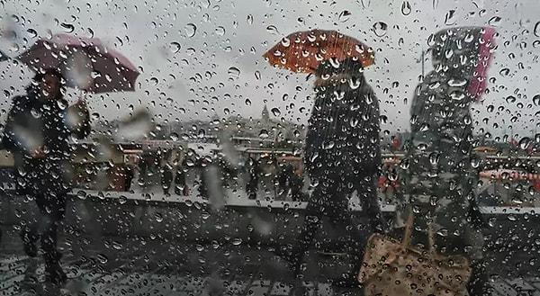 Valilikten yapılan açıklamada, Meteoroloji Genel Müdürlüğü'nün değerlendirmelerine göre, yağışların yarın sabah saatlerinden itibaren İstanbul, Kocaeli, Sakarya, Yalova ile Tekirdağ'ın doğusunda yerel olarak kuvvetli ve çok kuvvetli (21-75) olmasının beklendiği aktarıldı.