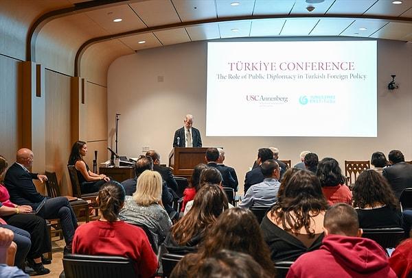 Türkiye'nin Washington Büyükelçisi Hasan Murat Mercan, ABD’nin Los Angeles kentindeki Güney California Üniversitesinde (USC) düzenlenen "Türk Dış Politikasında Kamu Diplomasisinin Rolü" adlı konferansa katıldı.