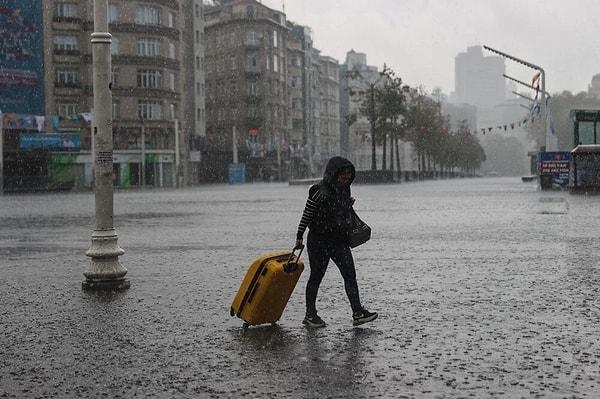 İstanbul’da etkili olan sağanak yağışla ilgili AKOM’dan açıklama yapıldı.