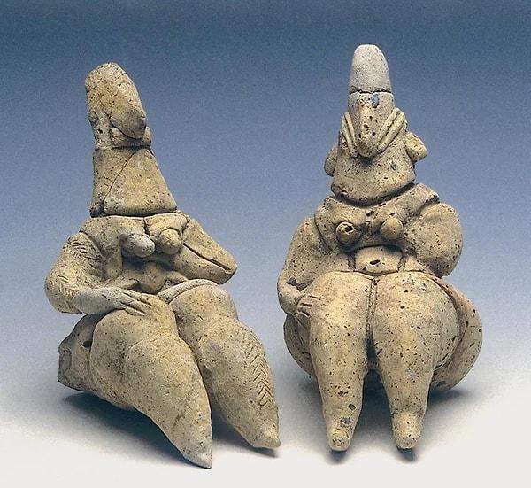 7. İsrail'deki antik Yarmukian kültüründen kalma 8000 yıllık tanrıça figürleri.