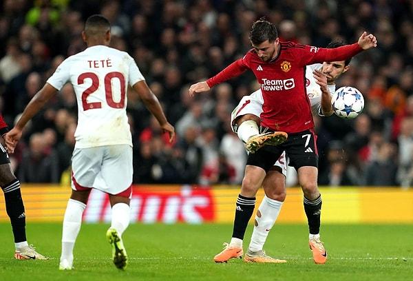 Maça hızlı başlayan Manchester United 17. dakikada Rasmus Höjlund ile golü buldu. Defansın arkasına sarkan Marcus Rashford asisti yapan isimdi.