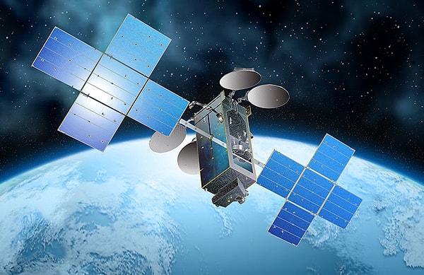 FCC, şirketi 2002 yılından bu yana yörüngede yanlış yerde bulunan EchoStar-7 adlı eskiyen uydusunu oradan almadığı için 150 bin dolar para cezasına çarptırdı.