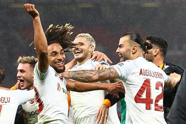 UEFA Şampiyonlar Ligi'nin heyecan dolu A Grubu'nda ikinci hafta maçları nefesleri kesti. Galatasaray, Manchester United'ın ev sahipliği yaptığı deplasman maçında adeta şov yaptı.