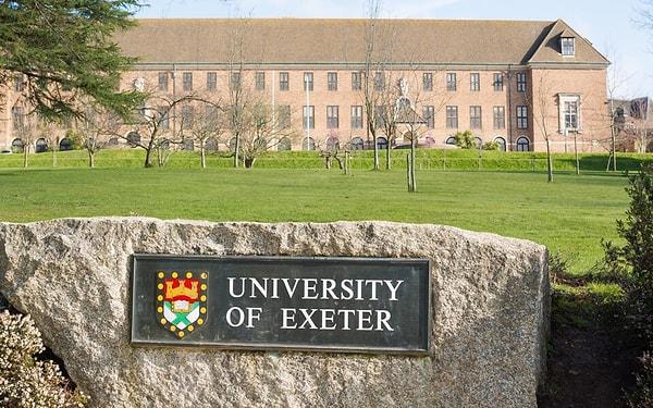 İngiltere'nin Exeter kentinde bulunan Exeter Üniversitesi dünya üzerinde sihirbazlık alanında diploma verecek ilk üniversite olacak.