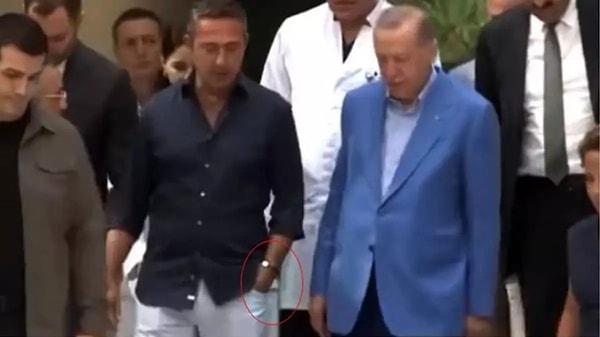 Bu ziyarette, Fenerbahçe Kulübü Başkanı Ali Koç da hazır bulundu. Ancak, Koç'un Cumhurbaşkanı Erdoğan'ın yanında elleri cebinde yürümesi sosyal medyada büyük bir tartışma yarattı.