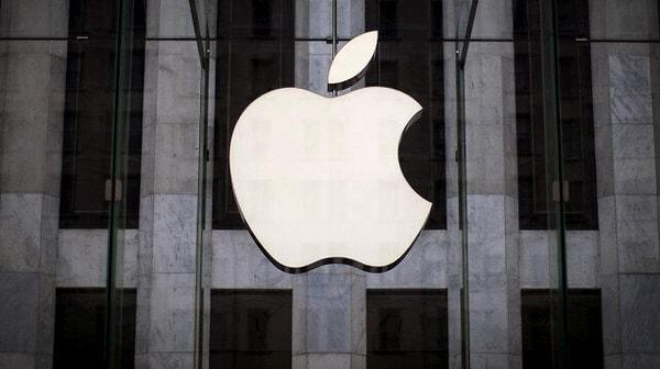 Savcılar, Zhimin Liao'nun 22 farklı eyalette yer alan 105 Apple mağazasını ziyaret ettiğini ve toplamda 720 sahte iPhone ve iPad'i değiştirmeye çalıştığını belirtti.