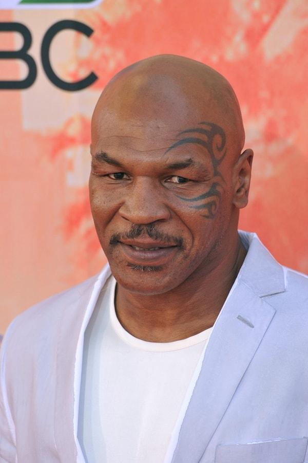4. Mike Tyson'ın yüzündeki 'pek anlayamadığımız' o dövmeyi unutmamak gerek.