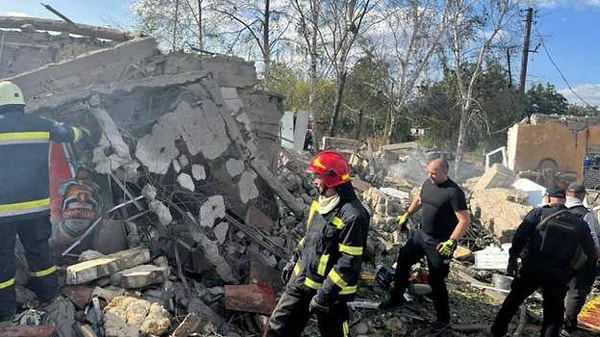 Ukrayna resmi kaynakları, Rusya’nın, Kupyansk ilçesine bağlı Groza köyünde sivil tesisi bombaladığını açıkladı.