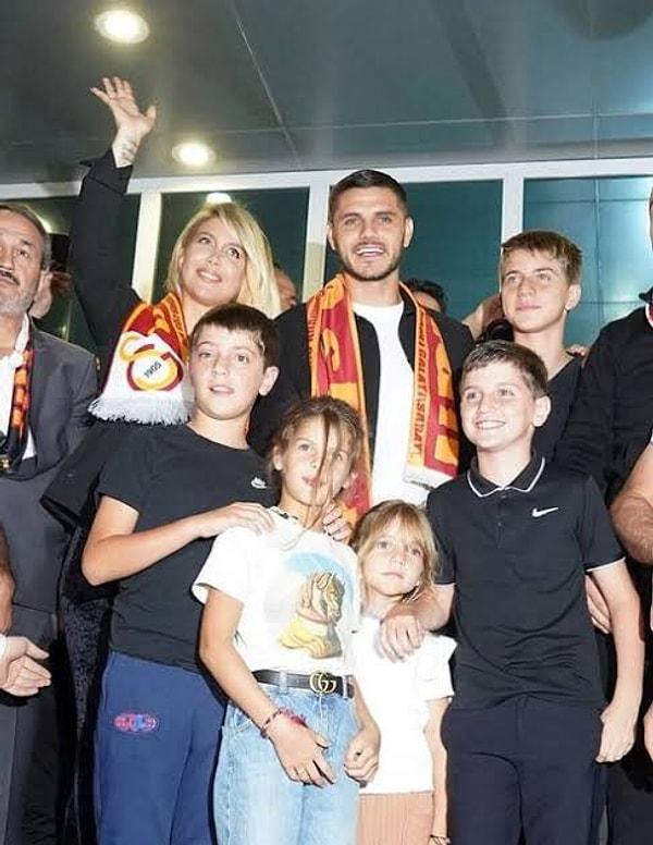 Galatasaray ile başarılı bir sezon geçirdikten sonra eşiyle arası da düzelen Icardi, 2023 yazında bu sefer eşi Wanda Nara ve çocuklarını da alarak temelli İstanbul’a geldi.