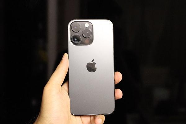 iPhone 15 serisinin, önceki modellere kıyasla yüzde 24 daha hızlı 5G bağlantı hızına nasıl sahip olduğu, Qualcomm’un yeni X70 modemini kullanmasına bağlanıyor.