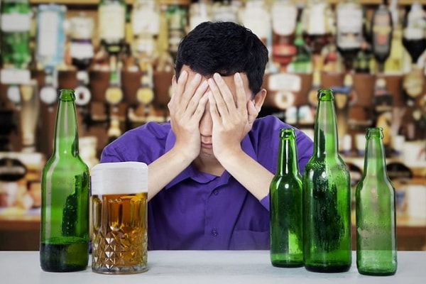 Sonuç olarak, alkol tüketimi sonrasında sabahın erken saatlerinde uyanmanızın nedeni, alkolün beyin üzerindeki etkileri ve vücudun bu etkilere tepkisidir.
