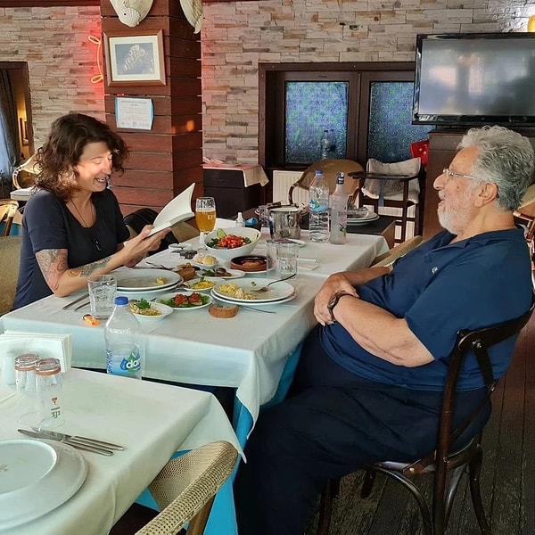 Evlilik dışı ilişkiden doğduğu iddia edilen Duygu Nebioğlu, biyolojik babası olduğunu düşündüğü Metin Akpınar'a babalık davası açtı.