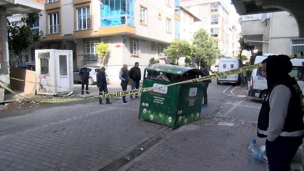 İstanbul'un Esenyurt ilçesi Yenikent Mahallesi’nde kağıt toplayan bir şahıs, çöp konteynerinde bebek olduğunu fark etti. Şahsın ihbarı üzerine olay yerine polis ve sağlık ekipleri sevk edildi. Sağlık ekiplerinin incelemesinde bebeğin hayatını kaybettiği tespit edildi.