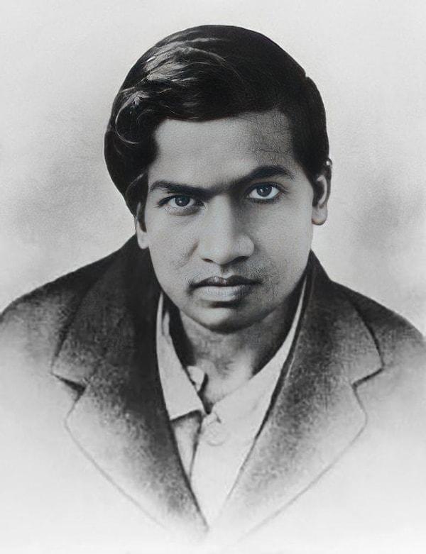 Çoğunlukla kendi kendini yetiştiren Ramanujan, genç yaşta karmaşık matematik problemleri üzerine orijinal çalışmalar yapmaya başladı.