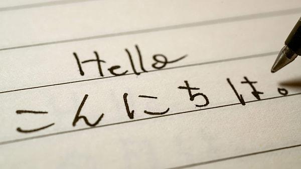 8. Hangi ülkenin resmi dili, "Nihongo" olarak bilinir?