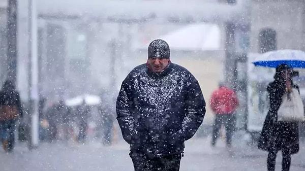 CNN TÜRK Meteoroloji Danışmanı Prof. Dr. Orhan Şen, yağışla birlikte tüm Türkiye'de sıcaklıkların 3-4 derece daha düşeceğini söyledi ve bu düşüşün 2 gün süreceğini belirtti. Şen, cumadan itibaren ise tekrar havaların ısınacağını, mevsim normallerinin üzerine çıkacağını ifade etti.