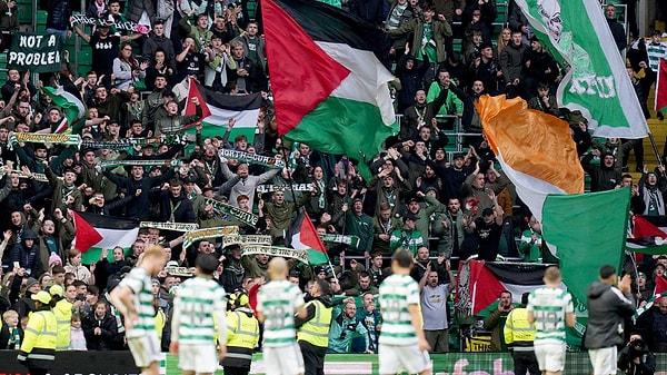Celtic tribünlerinde açılan Filistin bayraklarına misilleme olarak Celtic'in ezeli rakibi Glasgow Rangers da İsrail bayrakları ile tribünleri donatıyor.