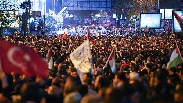 Dünyada ve Türkiye'de İsrail karşıtı gösteriler de yoğunlaşırken, tepkiler birbirini izliyor. Özellikle sosyal medyada gündemi belirleyen savaştaki görüntüler iç yakmaya devam ediyor.