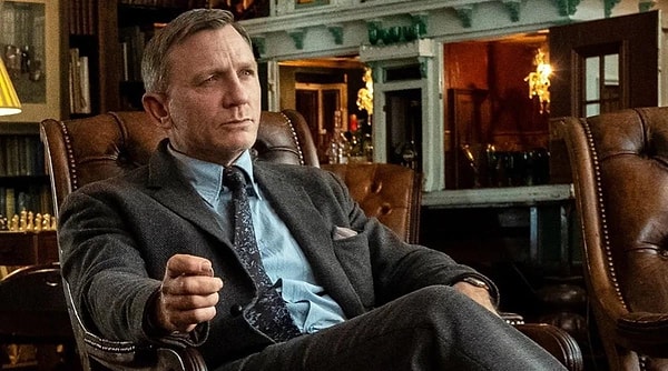 Başrol oyuncusu Daniel Craig, bir kez daha özel dedektif Benoit Blanc rolüyle karşımıza çıkacak ancak Craig'e bu yeni filmde kimlerin eşlik edeceği ise henüz açıklanmadı.