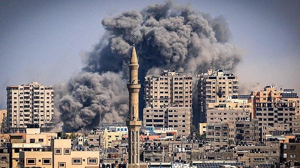 Hamas'ın 7 Ekim'de İsrail'e yönelik başlattığı Aksa Tufanı operasyonu sonrası İsrail, Filistin'e ve Hamas'a savaş ilan etmişti. Gazze'yi abluka alan İsrail ordusu, geçtiğimiz günlerde Gazze'de bir hastaneyi bombalaması sonucu yüzlerce kişi hayatını kaybetmişti.