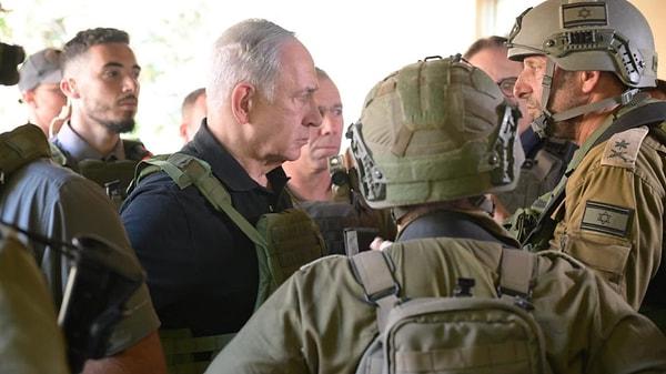 İsrail Başbakanlık Ofisi'nden yapılan açıklamaya göre Netanyahu, İsrail'in kuzeyindeki ordu üssünde askerlerle bir araya geldi. Yaptığı konuşmada Netenyahu, "Kuzeyde tehditleri durdurmak ve güneyde Hamas'ı yok etmek için iki cephede bir varoluş savaşı veriyoruz" ifadelerini kullandı.