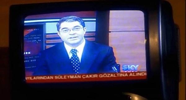 Ciddi tavrı, görüntüsü ve en önemlisi de ses tonuyla hafızamıza kazınan Özsaraç, o dönem hafta sonu karşımıza çıkıyordu fakat  Ali Kırca'nın Show TV'ye gelmesiyle Özsaraç kanaldan ayrıldı.