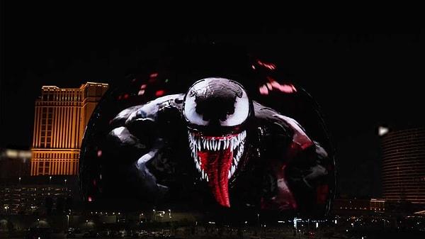 Reklamda Peter Parker'ın Örümcek Adamı, Miles Morales'in Örümcek Adamı ve Venom karakterlerinin detaylı görüntüleri yer aldı.
