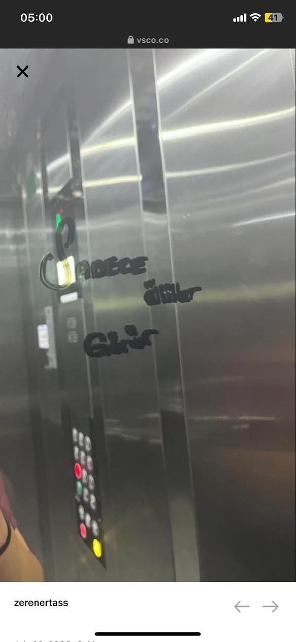Öte yandan, Zeren Ertaş’ın geçen 9 Temmuz tarihinde bir sosyal medya hesabında asansör fotoğrafı paylaştığı ortaya çıktı. Ertaş’ın, yayımladığı asansör fotoğrafının üzerindeki 'Sadece ölüler görür' ifadesi dikkati çekti.