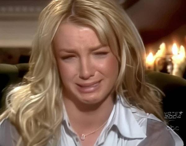 Örneğin, 2003 yılındaki Diane Sawyer röportajında yer alan Britney, sunucunun Justin hakkında sorulan "sert sorular" nedeniyle gözyaşlarına boğulduğunu söylüyor.