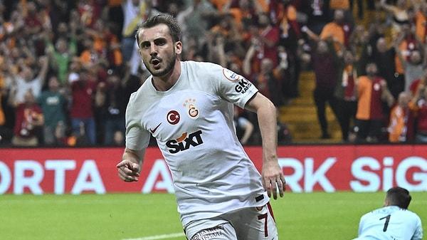 Bu sezon Galatasaray formasıyla 18 karşılaşmada 5 gol 8 asist ile 13 gole doğrudan katkı veren Kerem Aktürkoğlu, bir kısım Galatasaray taraftarı tarafından acımasızca eleştiriliyor.